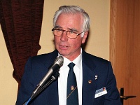 06 Ehrenvorsitzender Helmut Gleuel erinnert an die Höhepunkte der 50-jährigen Kameradschaft
